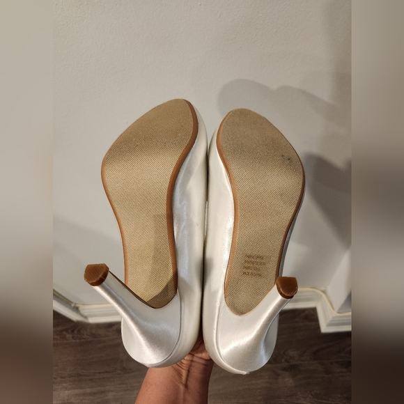 White Satin Wedding Heeled Shoes with Bow - Picture 6 of 9